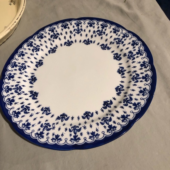 Classic Blue and White Patterned Dinner Plate - Picture 1 of 4